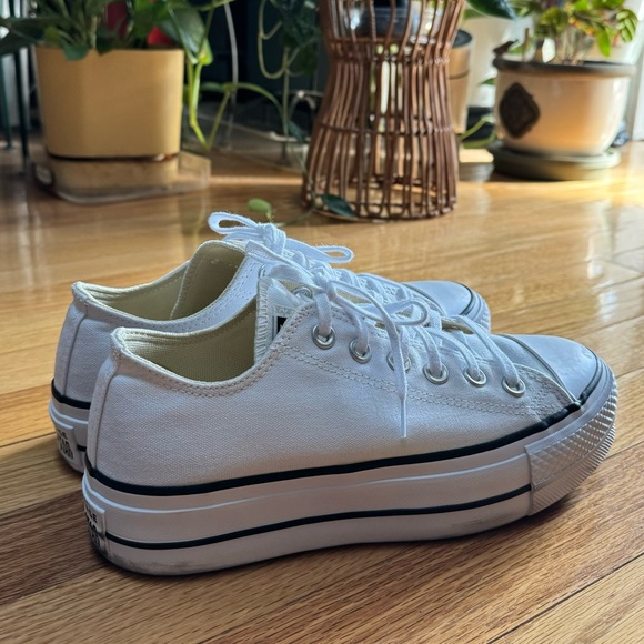 Chuck Taylor All Star Lift Platform Canvas - Picture 2 of 9